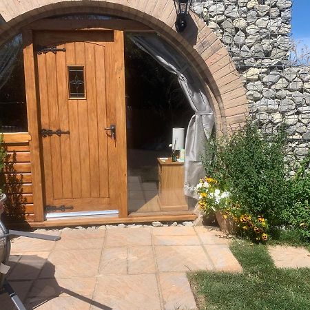 Romantic Escape Luxury Hobbit House With Hot Tub! Sheerness Exterior foto