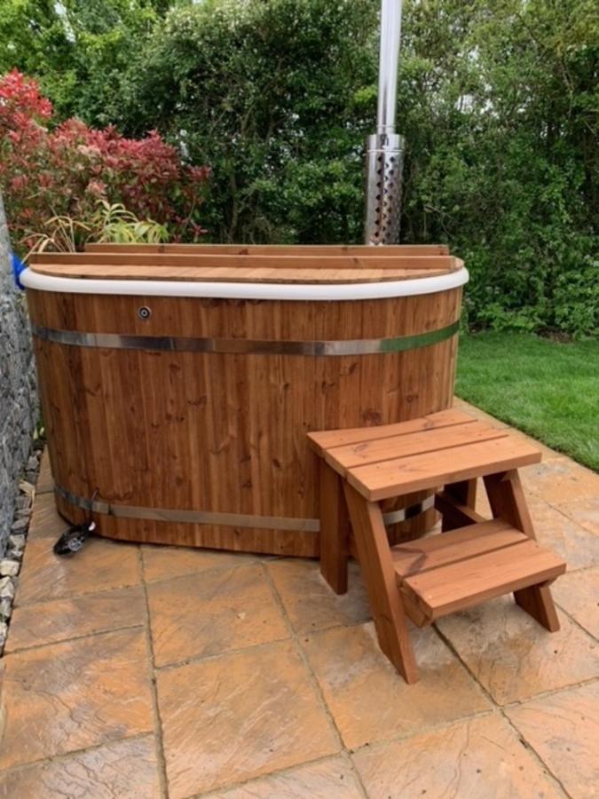 Romantic Escape Luxury Hobbit House With Hot Tub! Sheerness Exterior foto
