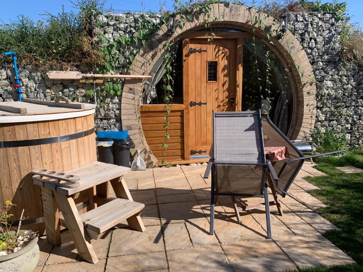 Romantic Escape Luxury Hobbit House With Hot Tub! Sheerness Exterior foto